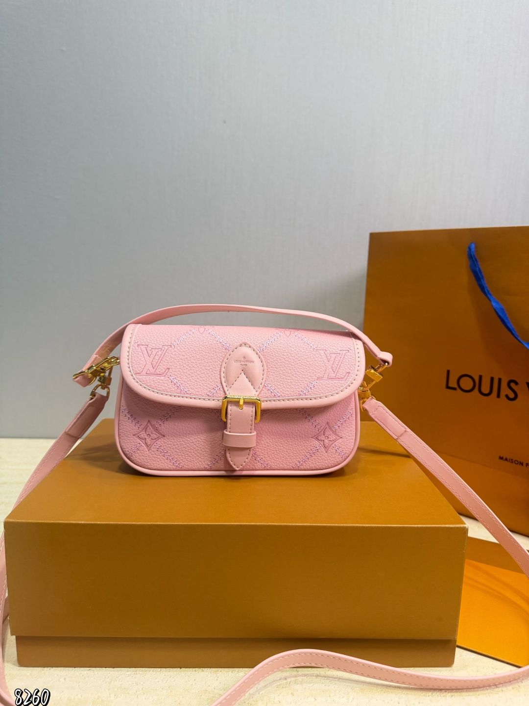 Louis Vuitton LV Crossbody Carry Shoulder Carry Gift Box Included